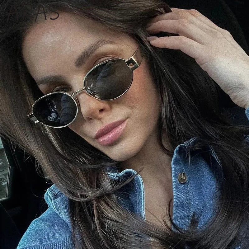 Stylish oval sunglasses